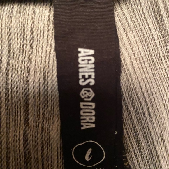 Agnes & Dora High Waisted Pixie Jeans. (says L but fits like a medium) - Picture 12 of 13